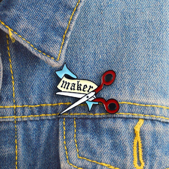 Red Scissors MAKER Brooch Blue Ribbon Button Scissors Enamel Pins Lapel Pin Backpack Hat Badge Mother Hard Worker Jewelry Gift