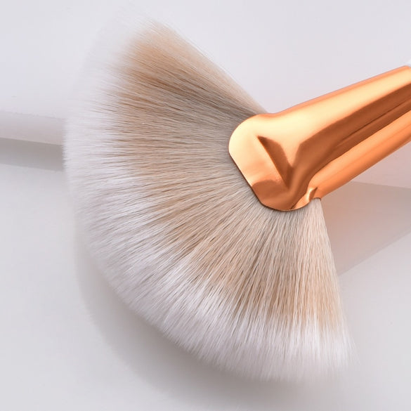 2019 8Pcs Professional Makeup Brushes Set Powder Blush Foundation Eyeshadow Make Up Fan Brushes Cosmetic Kwasten Sets