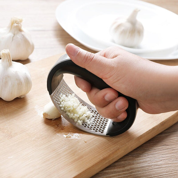 Multi-function Manual Garlic Presser Curved Garlic Grinding Slicer Chopper Stainless Steel Garlic Presses Cooking Gadgets Tool